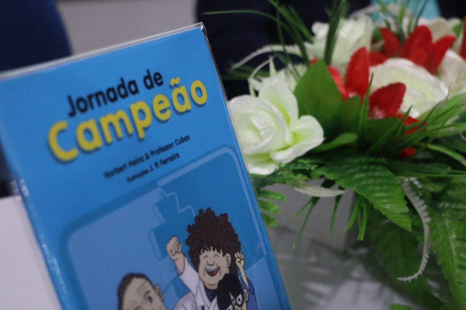 Autores Apresentam Livro Jornada De Campe O Nesta Ter A Feira No