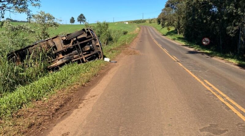 Caminh Es De Guarapuava Tombam Na Pr Em Manoel Ribas Correio Do