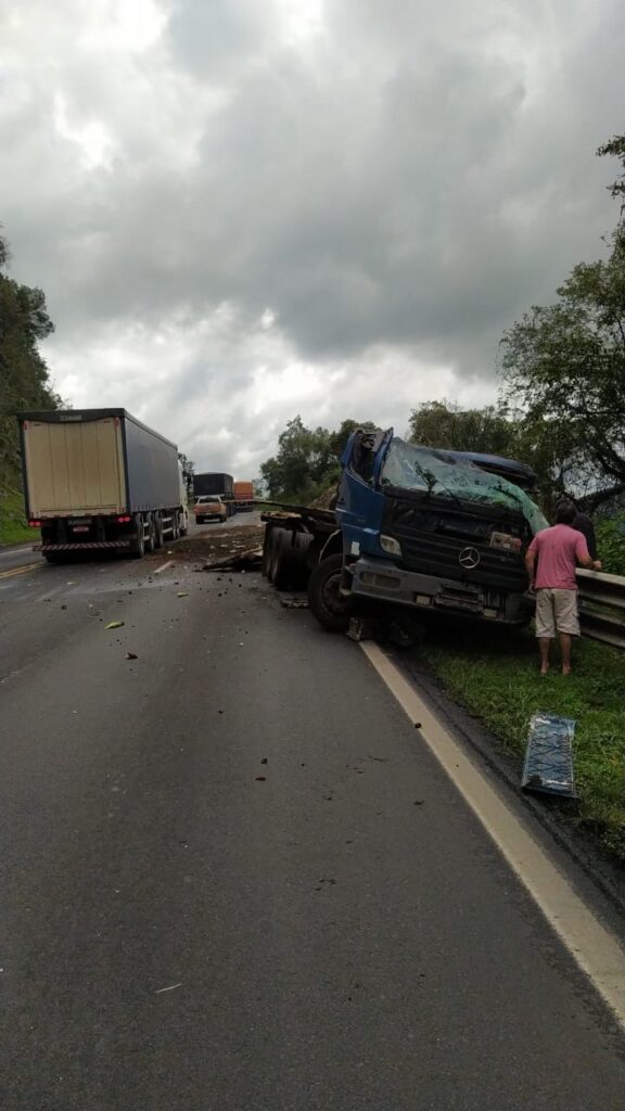 Prf Registra Acidente Caminh O Na Br Entre Guarapuava E