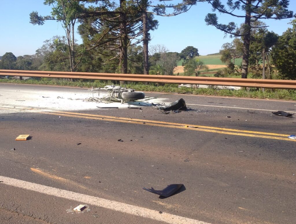 Acidente Entre Moto Carro E Caminhonete Deixa Dois Mortos Na BR 277