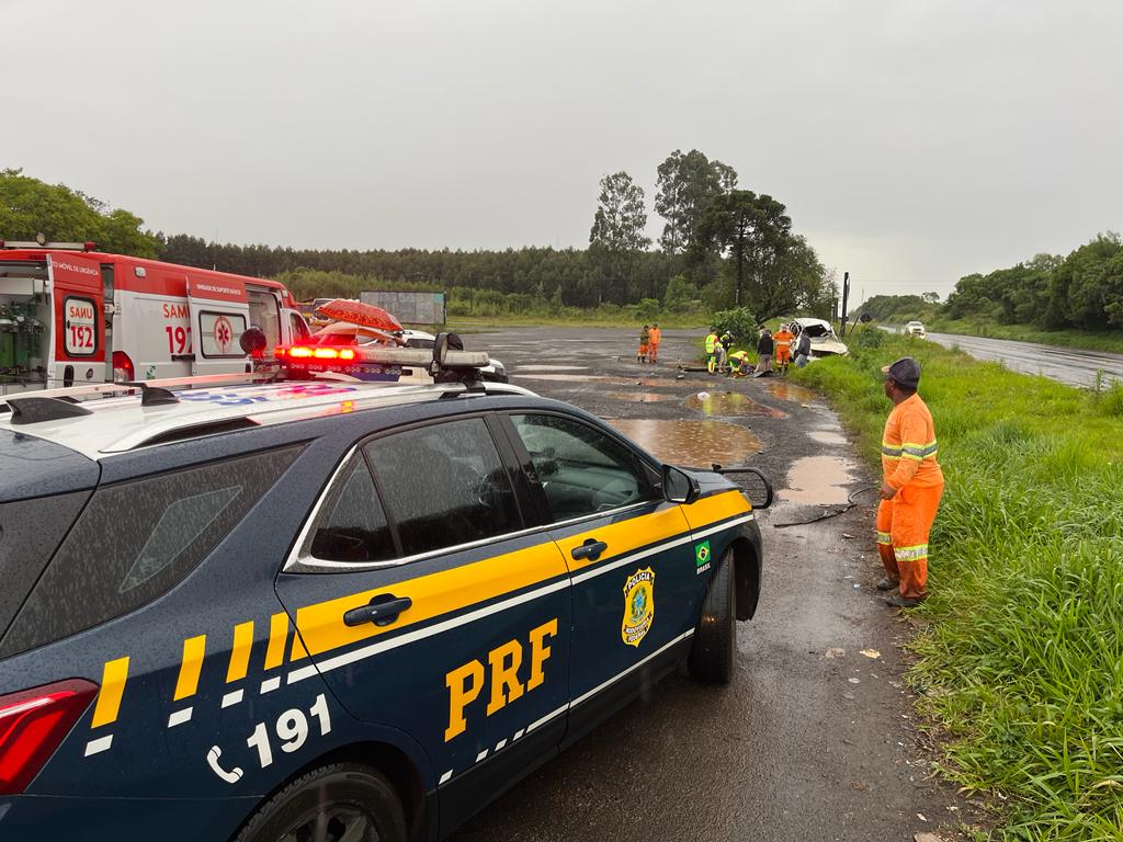 Veículos envolvidos no acidente na BR-277 estão no pátio da PRF